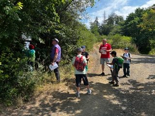 Wandergruppe auf dem Naturlehrpfad
