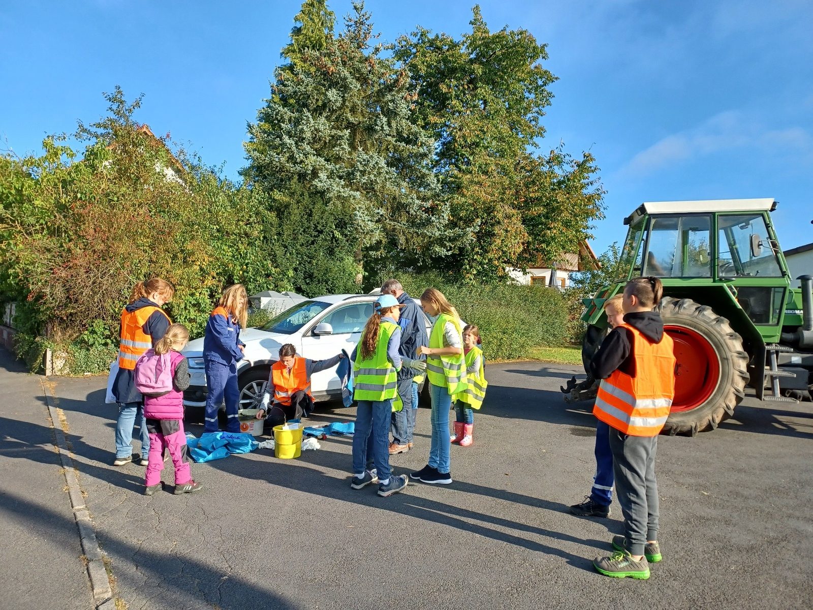 Kinder der NAJU beim Müllsammeln